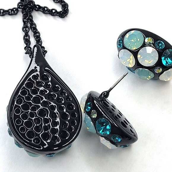 Blue Crystal Necklace with Earrings - Picture 7 of 16